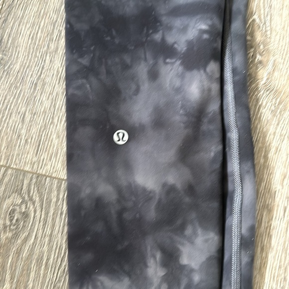 Lululemon 25” Wonder Train Leggings - Picture 4 of 5